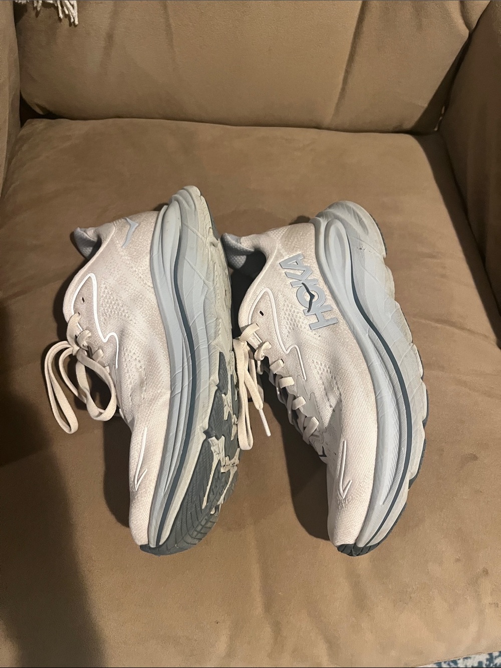Light blue/white 7.5 Clifton 10 Hoka women’s shoes - Picture 3 of 9
